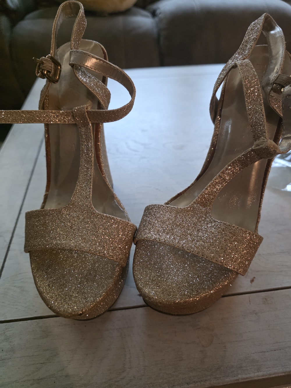 Forever 21 Glitter Platform T-Strap Sandals in Gold